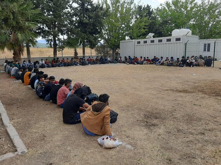 İzmir'de, 161 kaçak göçmen yakalandı