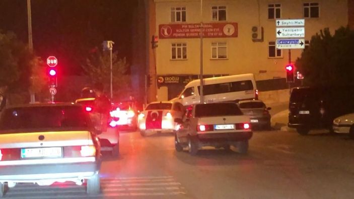 i Pendik’te asker uğurlama konvoyunda trafiği tehlikeye attılar