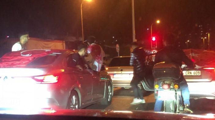 i Pendik’te asker uğurlama konvoyunda trafiği tehlikeye attılar