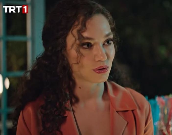 Masumlar Apartmanı Rüya kimdir? Melisa Şenolsun kimdir, kaç yaşında?