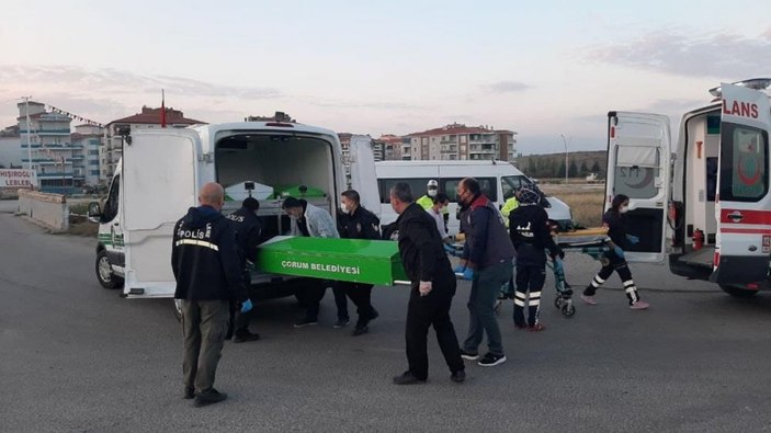 Çorum'da üst geçide çarparak sürüklenen tırın sürücüsü hayatını kaybetti