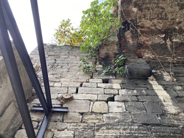 i İstanbul'un fethinin sembol yeri, evsizlerin yuvası oldu