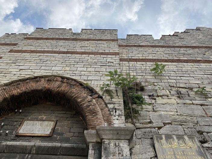 i İstanbul'un fethinin sembol yeri, evsizlerin yuvası oldu