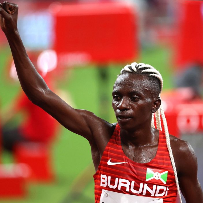 Burundili atlet Francine Niyonsaba'dan dünya rekoru