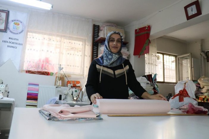 Malatya'da 3 çocuğuna bakan kadın, yarım kalan eğitim hayatını tamamladı
