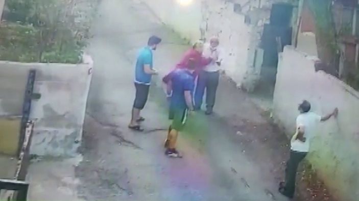 Beykoz’da, sokak köpeğini besleyen adamı komşuları tehdit etti