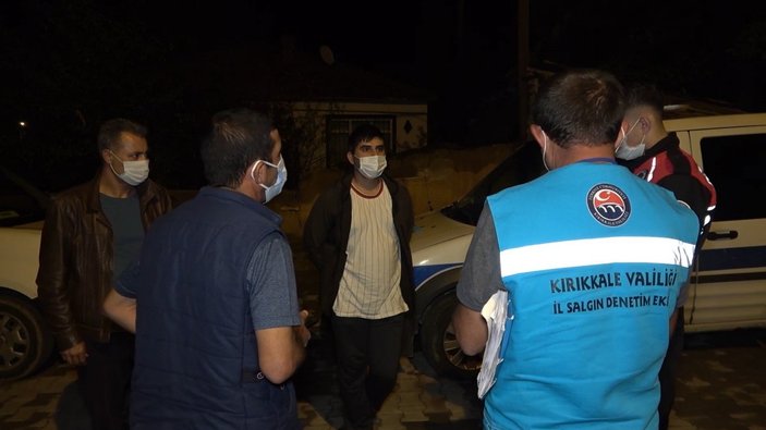 Kırıkkale'de koronalı halde sokağa çıkan bir kişi yakalanınca tepki gösterdi