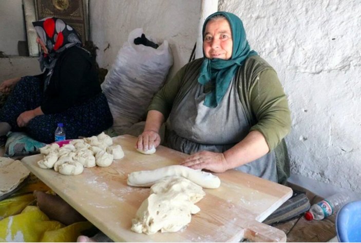 Sivas'ta kadınların yaptıkları ekmek 1 yıl bayatlamıyor