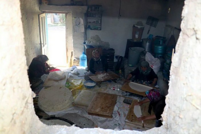 Sivas'ta kadınların yaptıkları ekmek 1 yıl bayatlamıyor