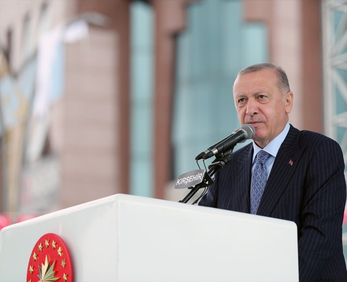 Cumhurbaşkanı Erdoğan'a çocuklardan yoğun ilgi