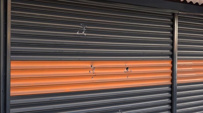 Sultangazi'de taciz şüphelisinin marketi kurşunlandı