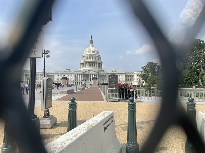 ABD Kongresi, aşırı sağcı grupların gösterisi nedeniyle yeniden çitlerle çevrildi