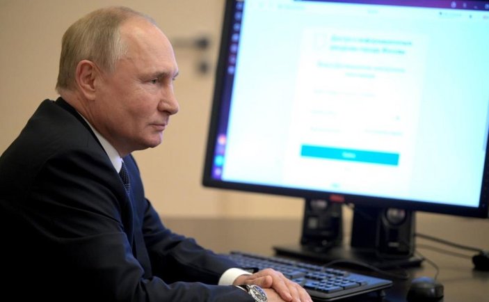 Karantinadaki Vladimir Putin, seçimlerde internet üzerinden oy kullandı