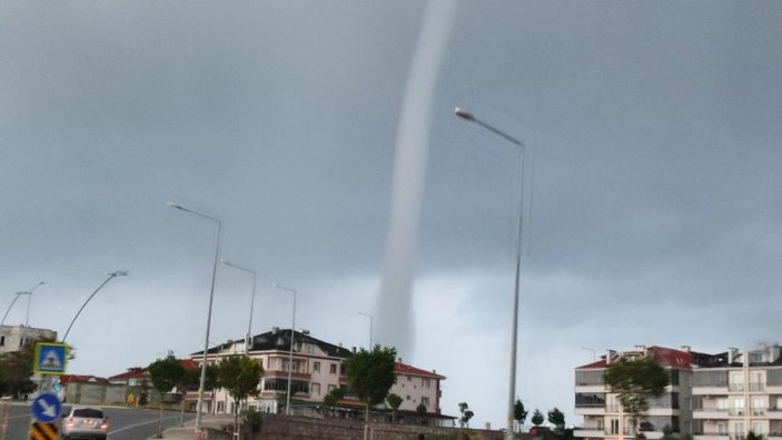 Sakarya'da hortum esnasında yaşadıkları korku dolu anları anlattılar