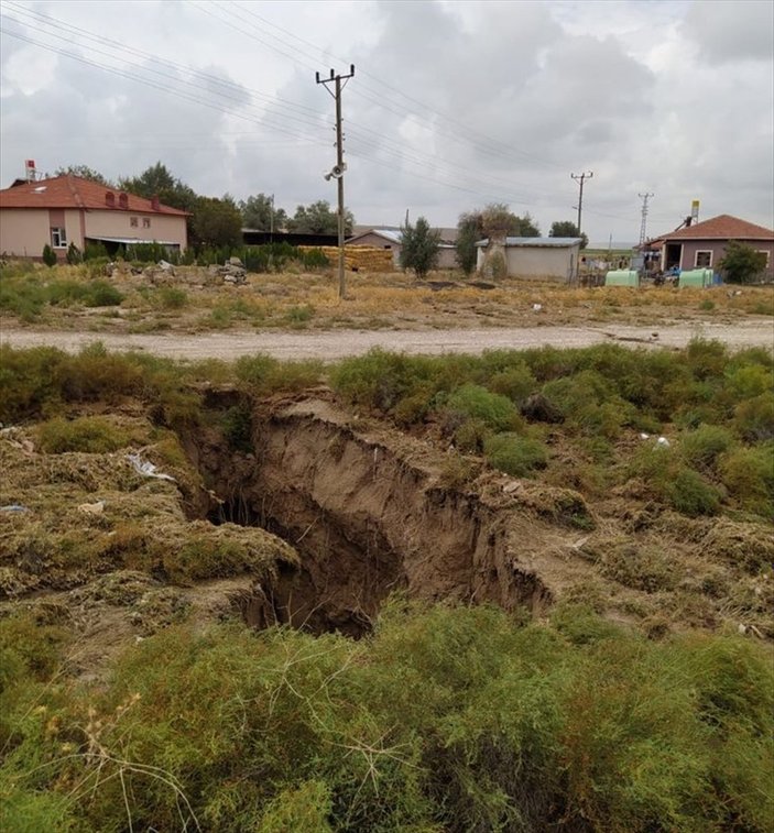 Konya'da toprak yüzeyde oluşan yarıkların AFAD raporu yayınlandı