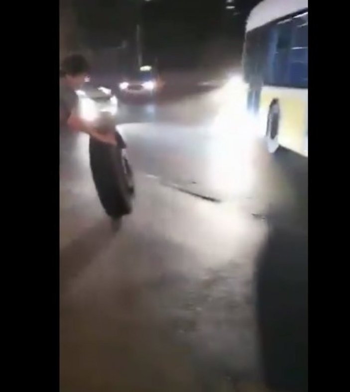 İstanbul'da İETT otobüsünün tekerleği yerinden fırladı