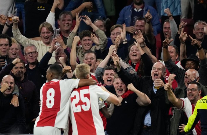 Beşiktaş'ın rakibi Ajax, Cambuur'a 9 gol attı