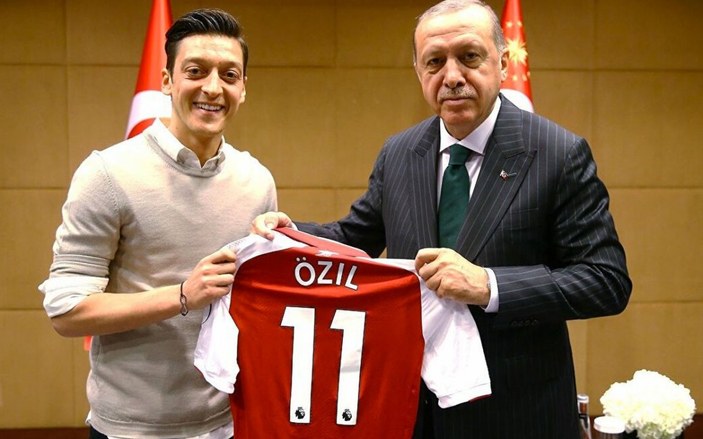 Mesut Özil hangi partiye oy vereceğini duyurdu