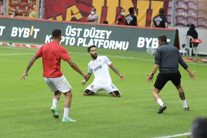 Galatasaray, Alanyaspor'a mağlup oldu.