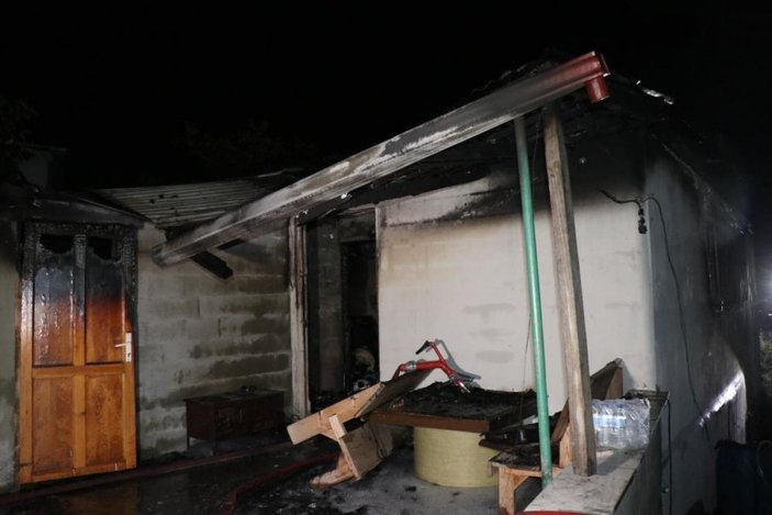 Sakarya'da yangın çıkan evde 4 kişi can verdi