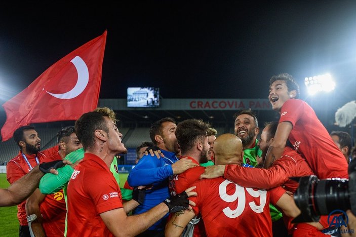 Süleyman Soylu, Ampute Futbol Milli Takımı sporcularını tebrik etti