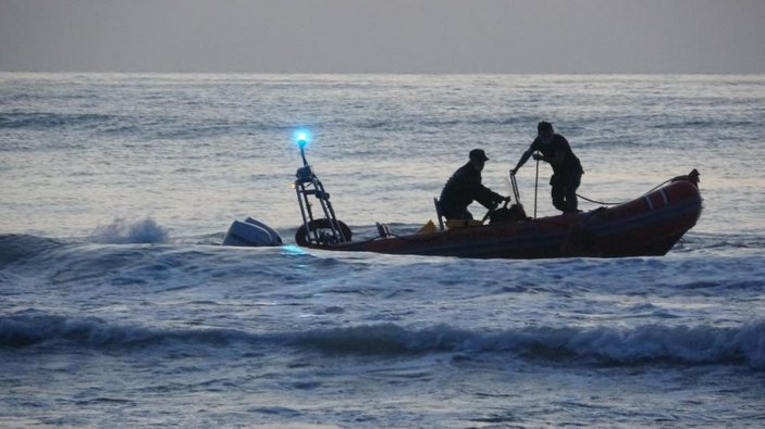Zonguldak'ta denize giren gençlerden biri kurtarıldı, biri kayıp