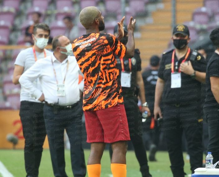 Galatasaraylı taraftarlardan Ömer Bayram'a tepki