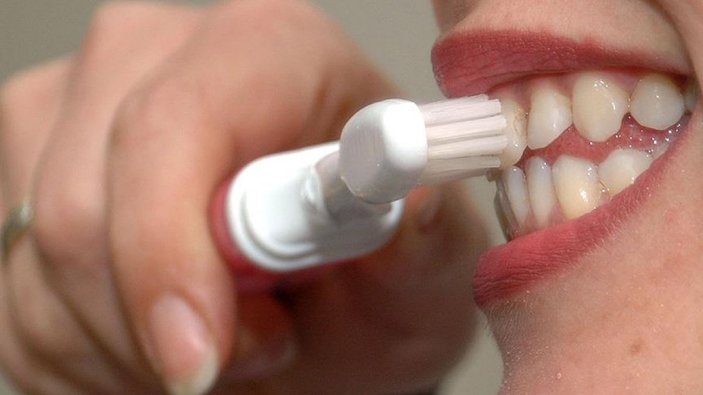 Sarı dişlere elveda: Evde diş beyazlatma yöntemleri
