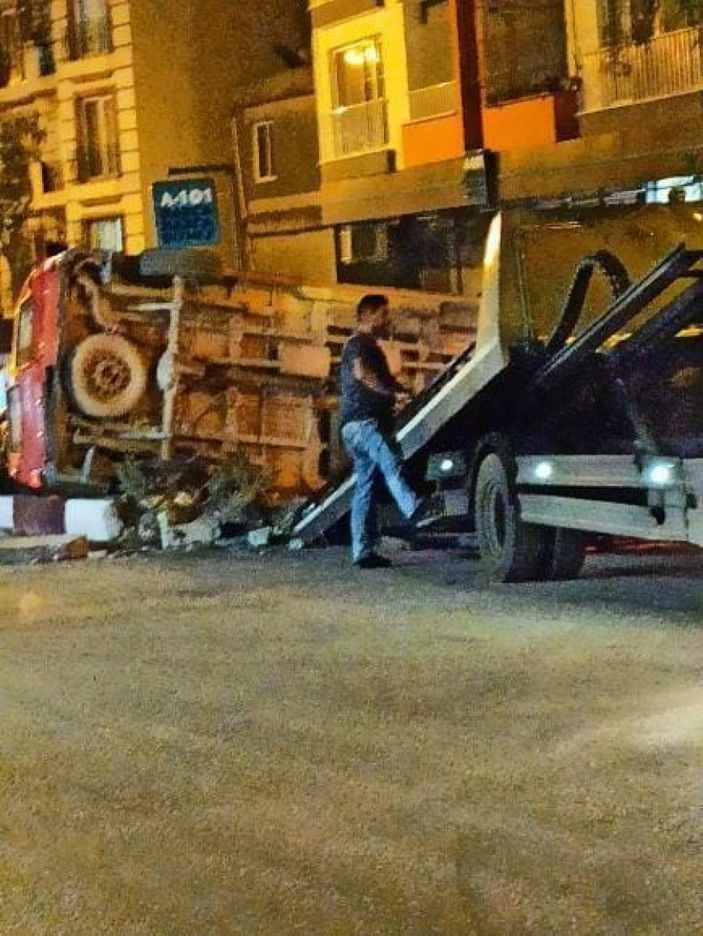 Hatay'da otomobille minibüsün çarpışması sonucu 7 kişi yaralandı