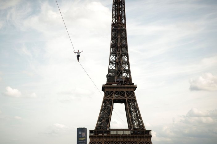 Fransız ip cambazının nefes kesen gösterisi: 600 metre yürüdü