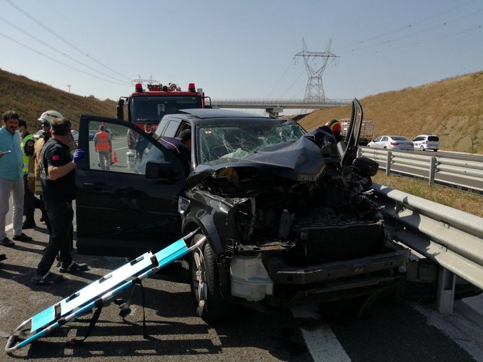 Tuzla’da kaza yapan cip sürücüsü, aracın içinde sıkıştı