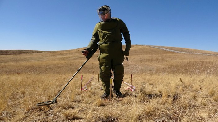 Van’da, İran sınırında zorlu mayın temizleme görevi