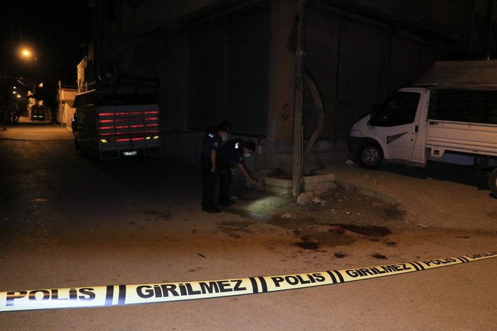 Adana'da iki husumetli silahla birbirine ateş etti