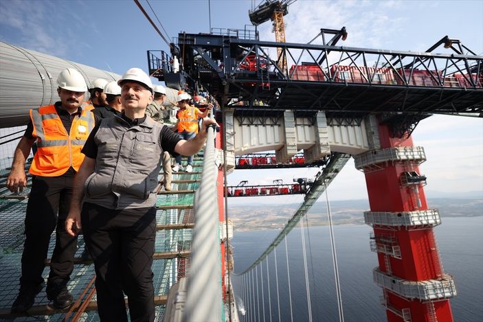 a Adil Karaismailoğlu, Çanakkale 1915 Köprüsü'nün zirvesinde konuştu