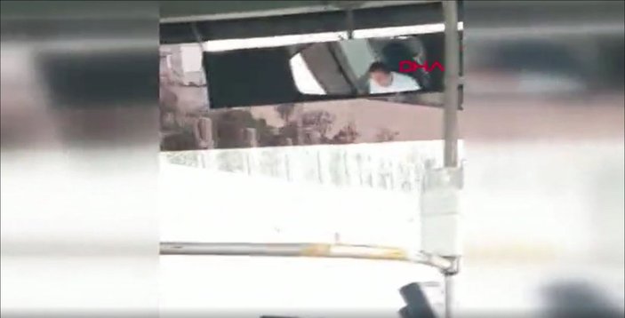 Kocaeli’de maske takmayan şoförün yolcuyla tartışması kamerada