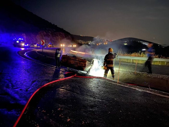 Aydın'da kaza yapan otomobil alev alev yandı