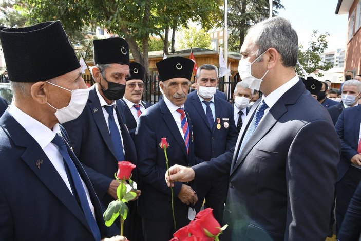 Abdulhamit Gül: Türkiye, terör örgütlerini dize getirebilecek güçtedir