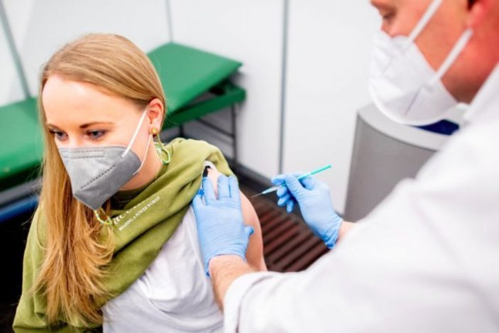 Almanya'da Kovid-19 aşısı yaptırmak istemeyenler için hayat pahalılaşacak