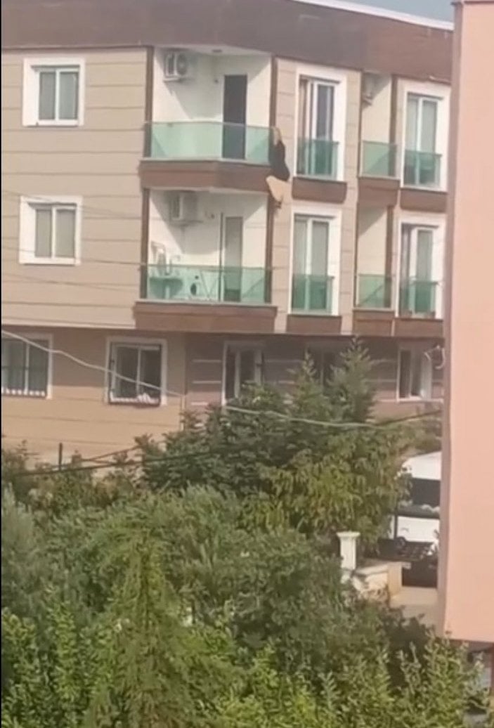 Mersin'de bir kadın ikinci kattan düştü