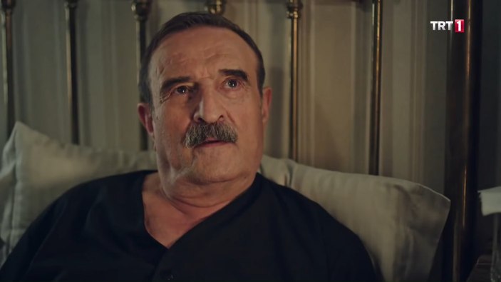Baba yere yığıldı! Masumlar Apartmanı Hikmet öldü mü? Vedalar çoğalıyor...