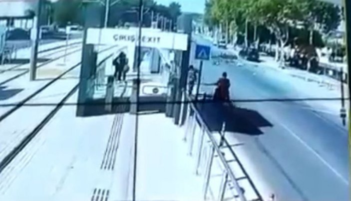 Antalya’da okul dönüşü 2 çocuk annesinin öldüğü kaza kamerada