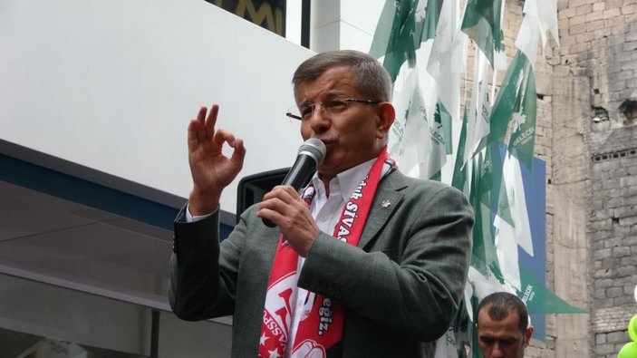 Ahmet Davutoğlu, Sivas'ta boş meydana konuştu