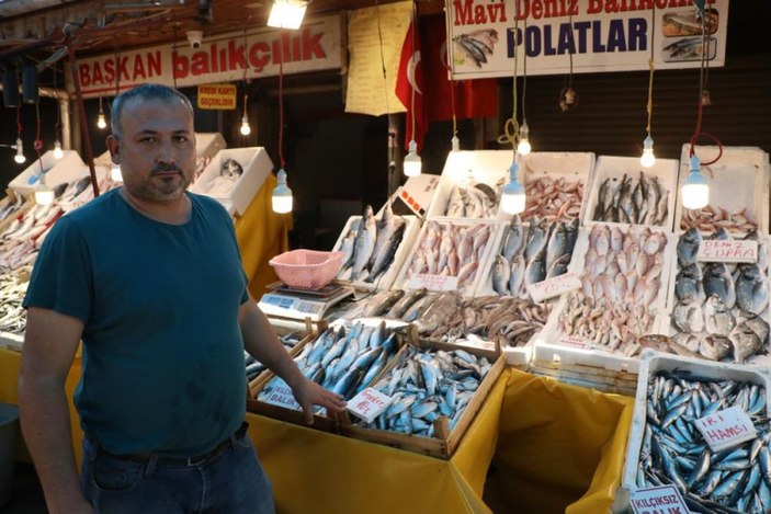 Mersin'de tezgahlar balıkla doldu, vatandaşlar akın etti