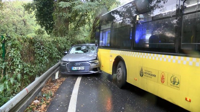 Sarıyer’de İETT otobüsü önce 2 otomobile sonra bariyerlere çarptı