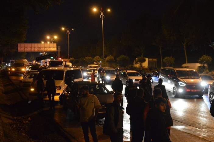 İstanbul'da trafikte makas atan araç zincirleme kazaya neden oldu