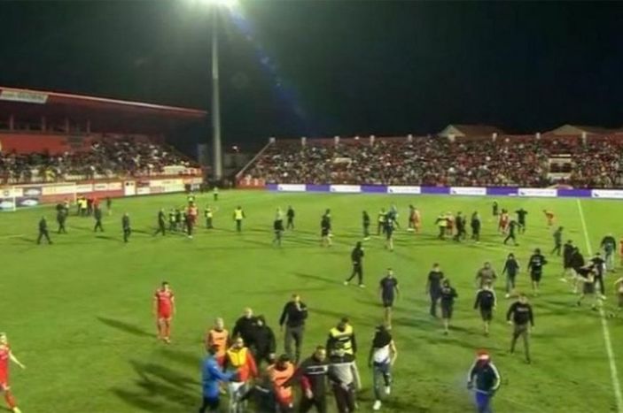 Bosna Hersek'te hakemi canlı canlı yakmaya çalıştılar