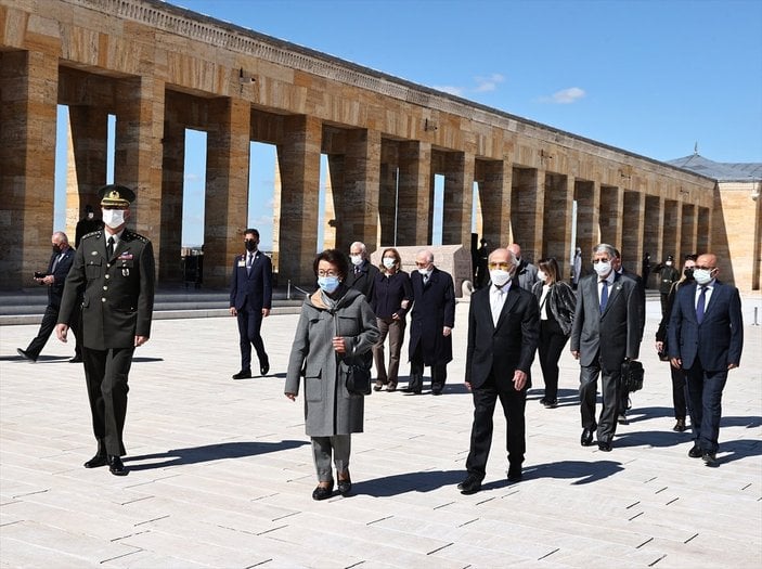 İsmet İnönü için Anıtkabir'de sönük tören