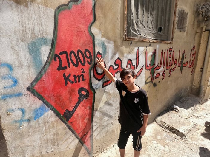 Mülteci kamplarının duvarları özgürlük yansıtıyor