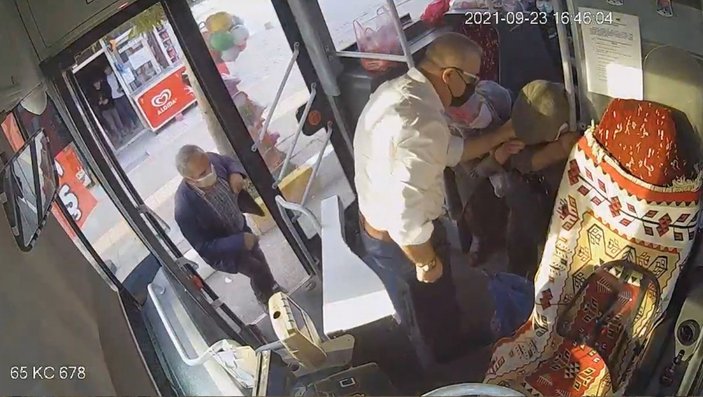 Van’da otobüs şoförü, fenalaşan yolcuyu hastaneye yetiştirdi
