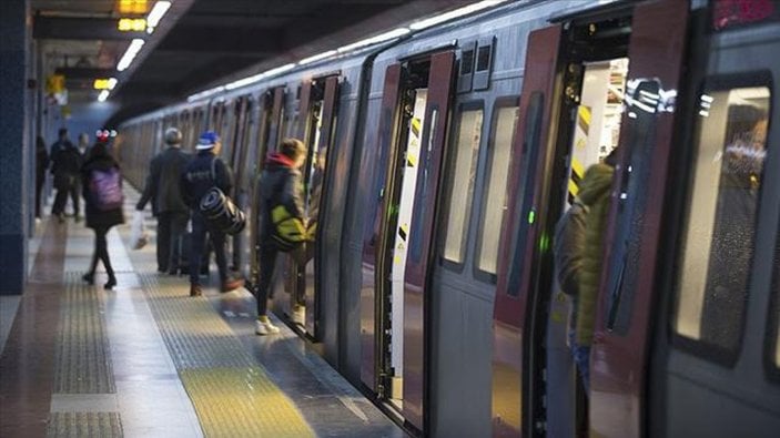 Ankara'da metro ve otobüslerin son sefer saatleri uzatıldı